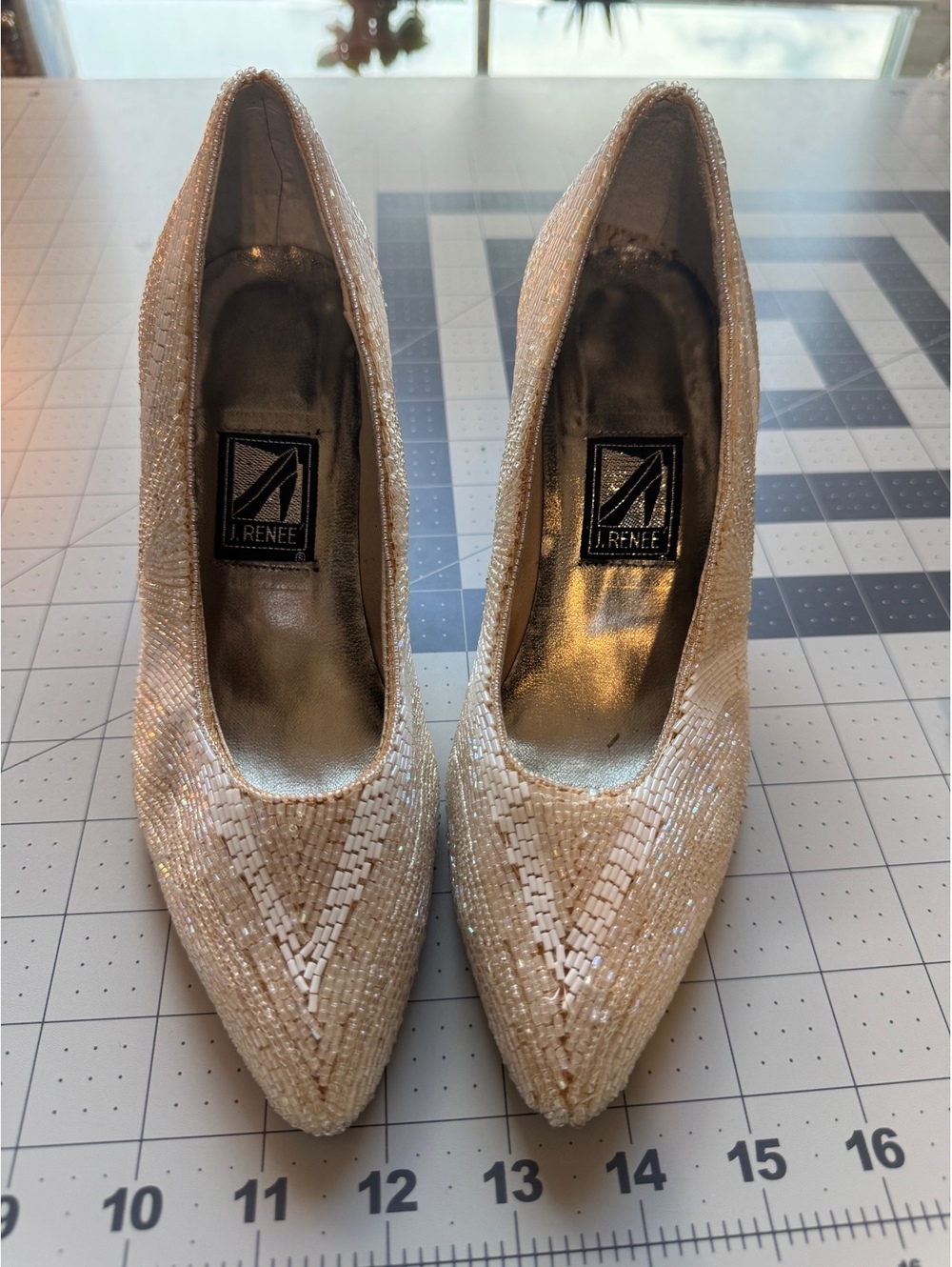J. Renee vintage beige pointed toe pumps